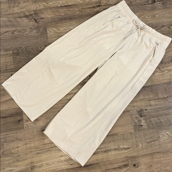 Athleta Avenue Wide Leg Crop Pant Cream, Size 12 Abalone - Picture 2 of 7